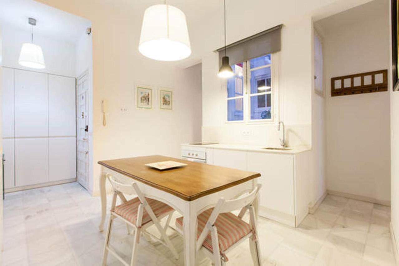 Apartamentos Rg Arenal Sevilla Szoba fotó
