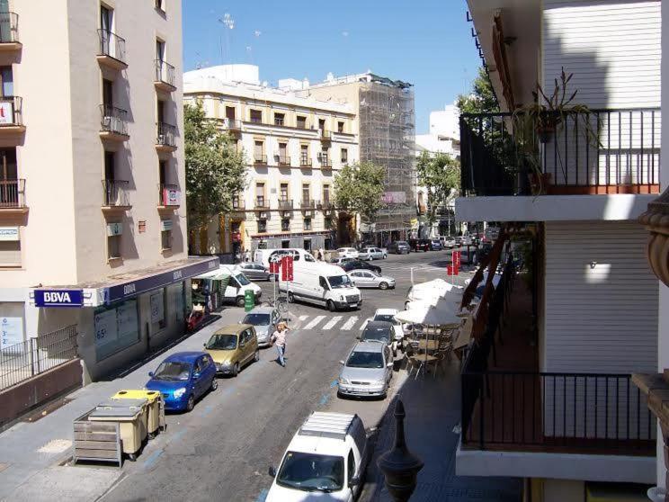 Apartamentos Rg Arenal Sevilla Szoba fotó