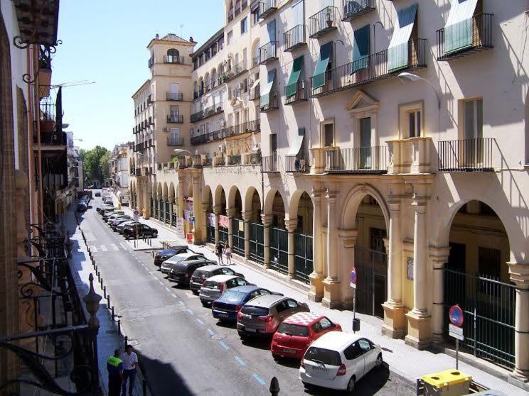 Apartamentos Rg Arenal Sevilla Szoba fotó